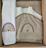 Kit con ACCAPPATOIO TRIANGOLO + ASCIUGAMANO + MUSSOLA Coccolissimi Rainbow - immagine 4