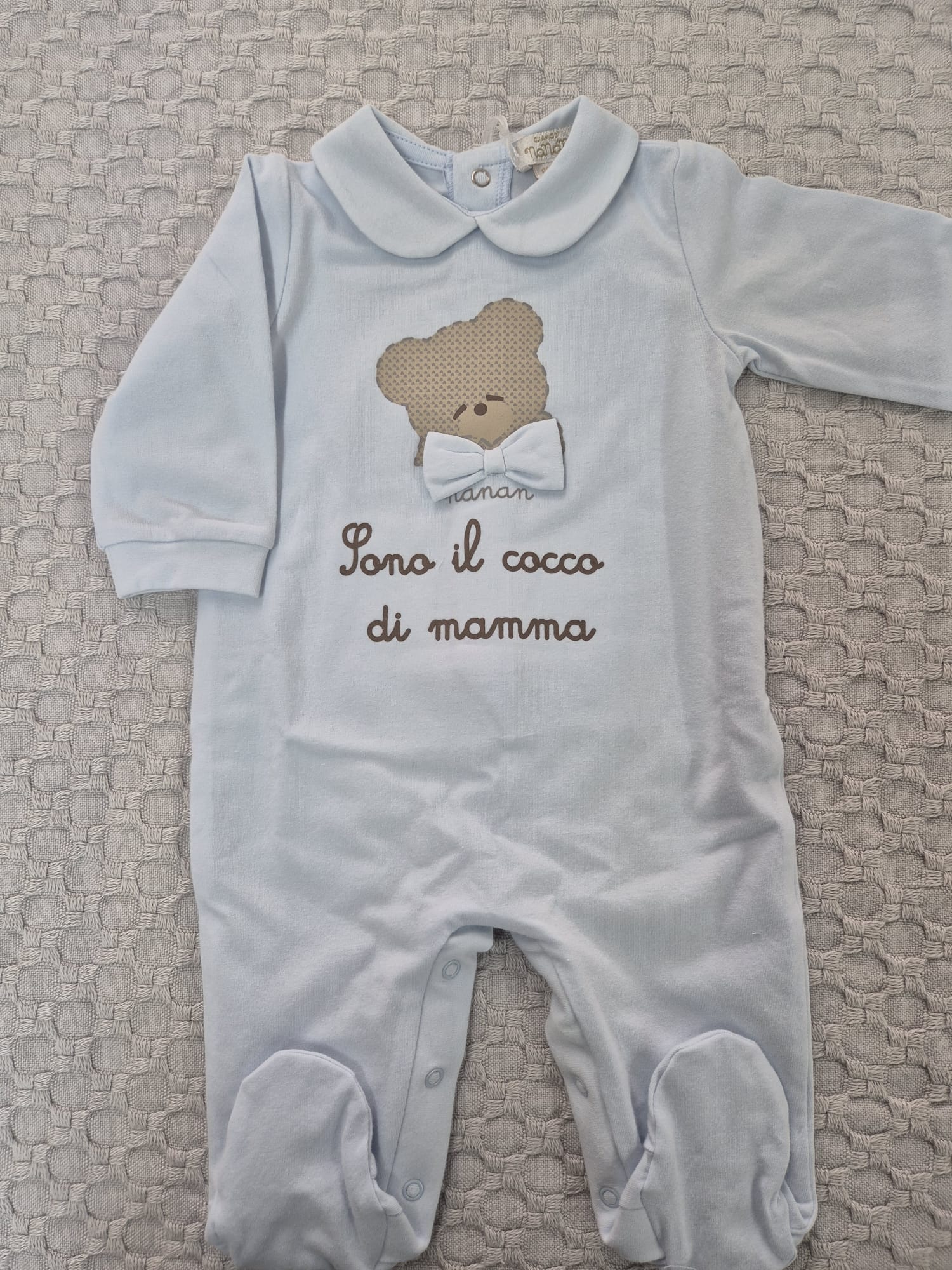 Immagine WhatsApp 2025-11-25 ore 14.05.25_89d65c3a Tutina con scritta "Sono il cocco di mamma" Nanan 1 mese - immagine 1