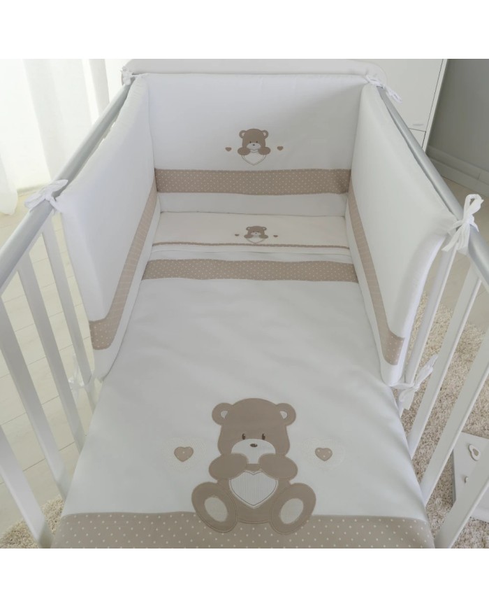 paracolpi-piumino-sfoderabile-set-lenzuola-3pz-per-lettino-orso-cuore-coccolissimi PIUMONE LETTINO C/PARACOLPI E SET LENZUOLA 3 PZ ORSO CUORE COCCOLISSIMI TORTORA - immagine 1